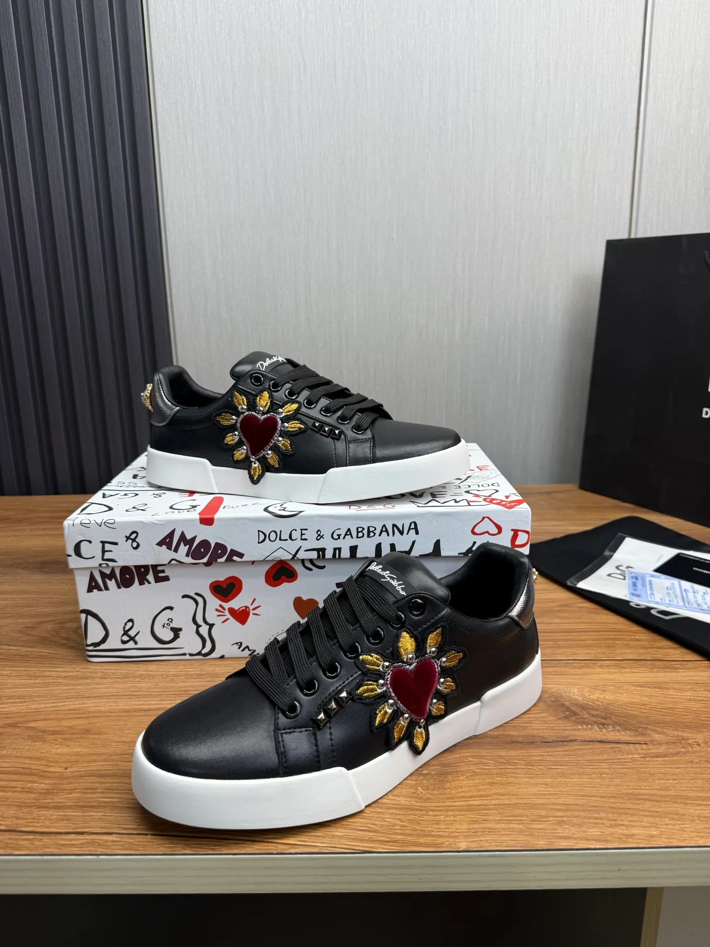 Men's men's shoes💰460💰Dolce & gabbana (DG) official website synchronized new models💥1 fashion hot models: 1 exclusive mold opening ✅ imported cowhide for the upper, unique brand style logo upper 💥sheepskin foot pads 🐑original private mold outsole ✔️36-44 (38.45 custom-made, non-refundable)